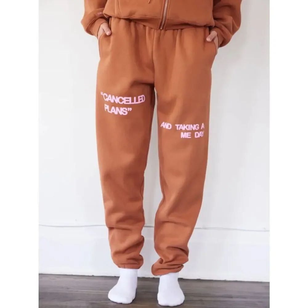 Women’s Graphic Mayfair cozy jogger Sweatpants “cancelled plans” brown XS
